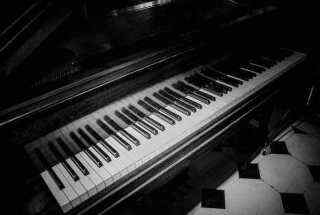 音乐才子创办二手钢琴行，“弹”出自己精彩人生