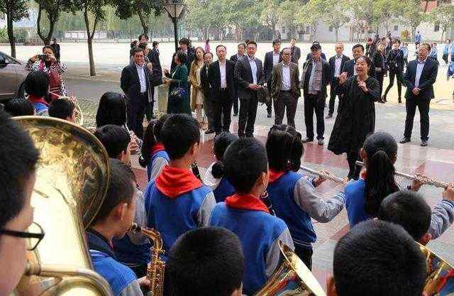 西安市“长江钢琴杯”青少年钢琴比赛启动 赵季平亲自为琴童指点迷津
