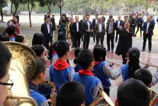 西安市“长江钢琴杯”青少年钢琴比赛启动 赵季平亲自为琴童指点迷津