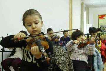 【迎春才艺大展播】小提琴兴趣班 为孩子们的梦想插上“翅膀”