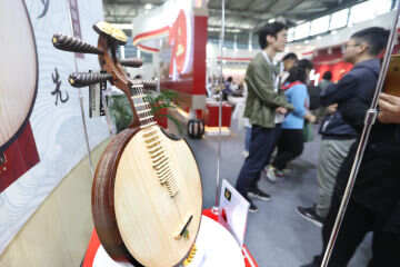 全球最大！上海国际乐器展开门迎客，限量版月琴、古筝“跨界”新生