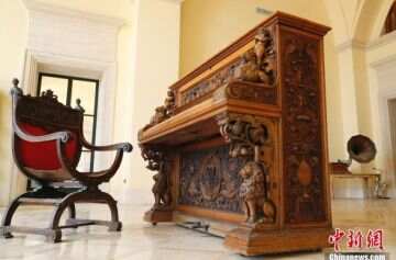 200余岁华丽木雕钢琴将拍卖 身世“坎坷”令人惊叹