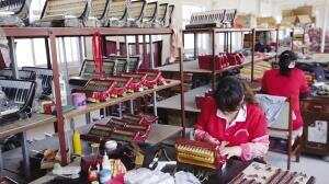 津城乐器企业积极落实合作项目 一把手风琴奏响中意“欢乐颂”