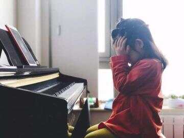 钢琴考级遇上女儿的眼泪，我选择了“坚持”