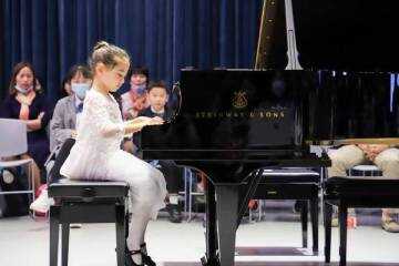 荟同冬季钢琴演奏会 国际钢琴家刘骥先生与荟同学生同台演奏