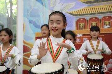 重庆：社区里的“鼓舞少年”乐队