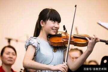 11岁获得小提琴世界大赛冠军：蔡珂宜