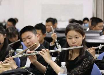 “意林杯”四川省第七届管乐比赛，“锦一”管乐团荣获中学组第一名