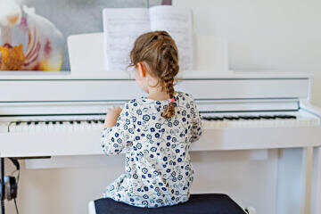 音乐教育专家说：六岁前不要让孩子学钢琴，开始得越早放弃得越快