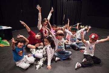 用一堂儿童戏剧教育，赋予孩子们一种社会技能