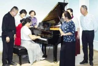 “缘乐小沙”为一群花甲老人带来的“钢琴生活