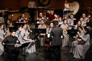 上海民族乐团《海上弦风》上演：一场弦乐盛宴，键盘和订书机也成了乐器
