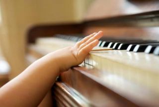 不懂音乐的家长，如何帮助孩子学音乐？