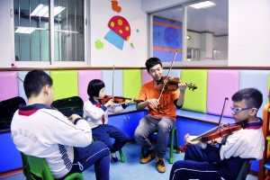 小提琴家黄隽致力于公益教学:把音乐传向每个角落