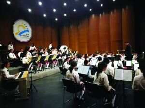 60名学生“玩管乐”水平杠杠的 省锡中实验学校管乐队艺术展演