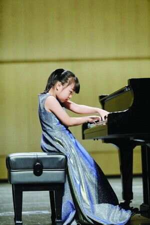 厦门8岁女孩连获两项国际钢琴比赛第一名