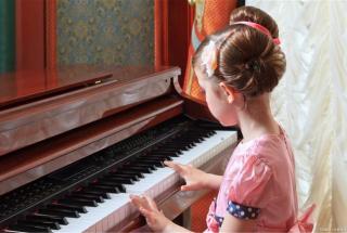 每一个孩子的童年里，都应该有一架自己的钢琴