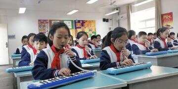 尤克里里、口风琴！济南中小学开展艺术进课堂，人人都会演奏乐器
