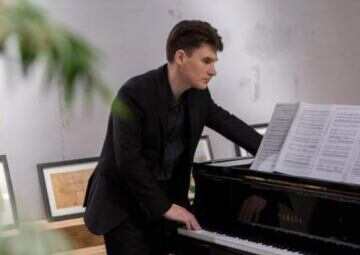音乐为“媒” 俄罗斯“钢琴王子”爱上洞庭湖畔的“小日子”