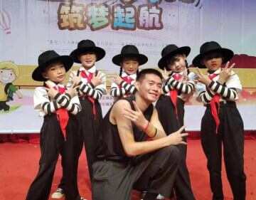 传统山歌+现代街舞，24岁的他在乡村小学这样上音乐课
