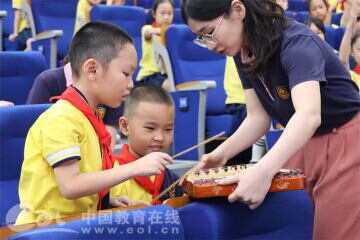 不走寻常路 开学典礼变身音乐课 杭州这两所学校用一堂扬琴“音乐大课”开启新学期