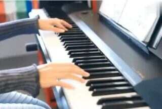 如何自学弹奏钢琴